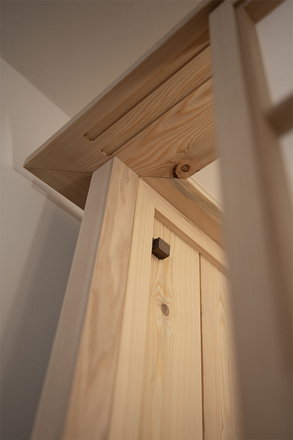Dettaglio della struttura a telaio della credenza Yatai
