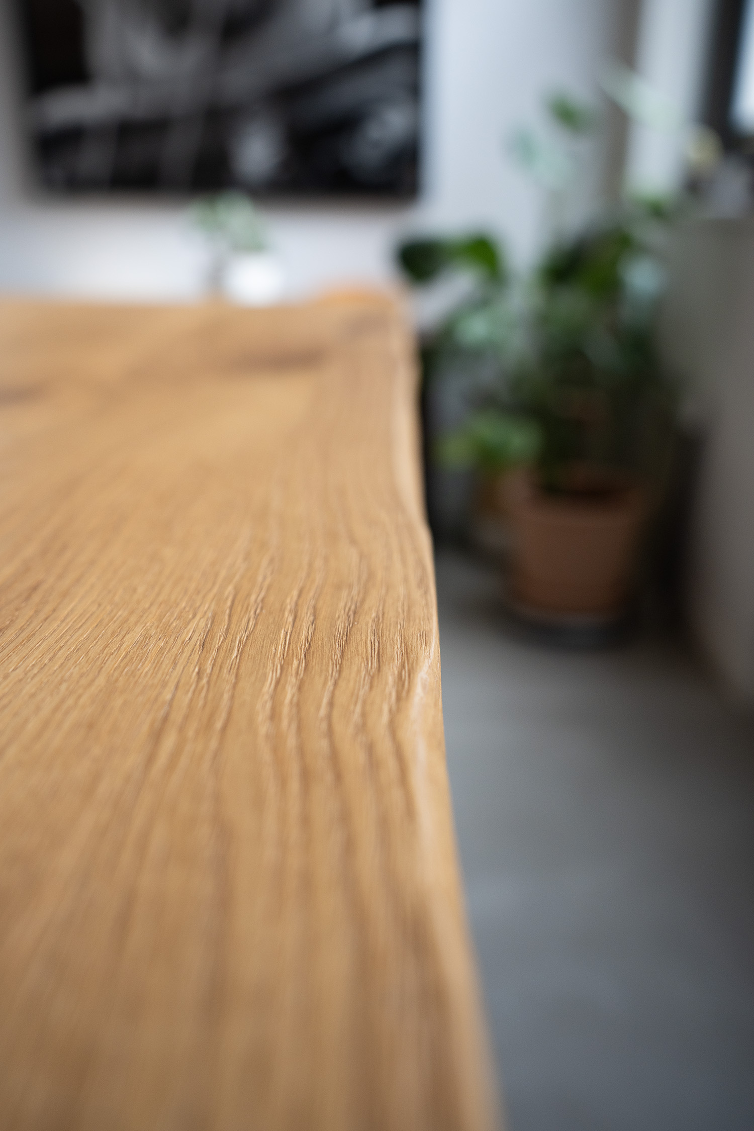Dettaglio della finitura olio-cera del piano in rovere