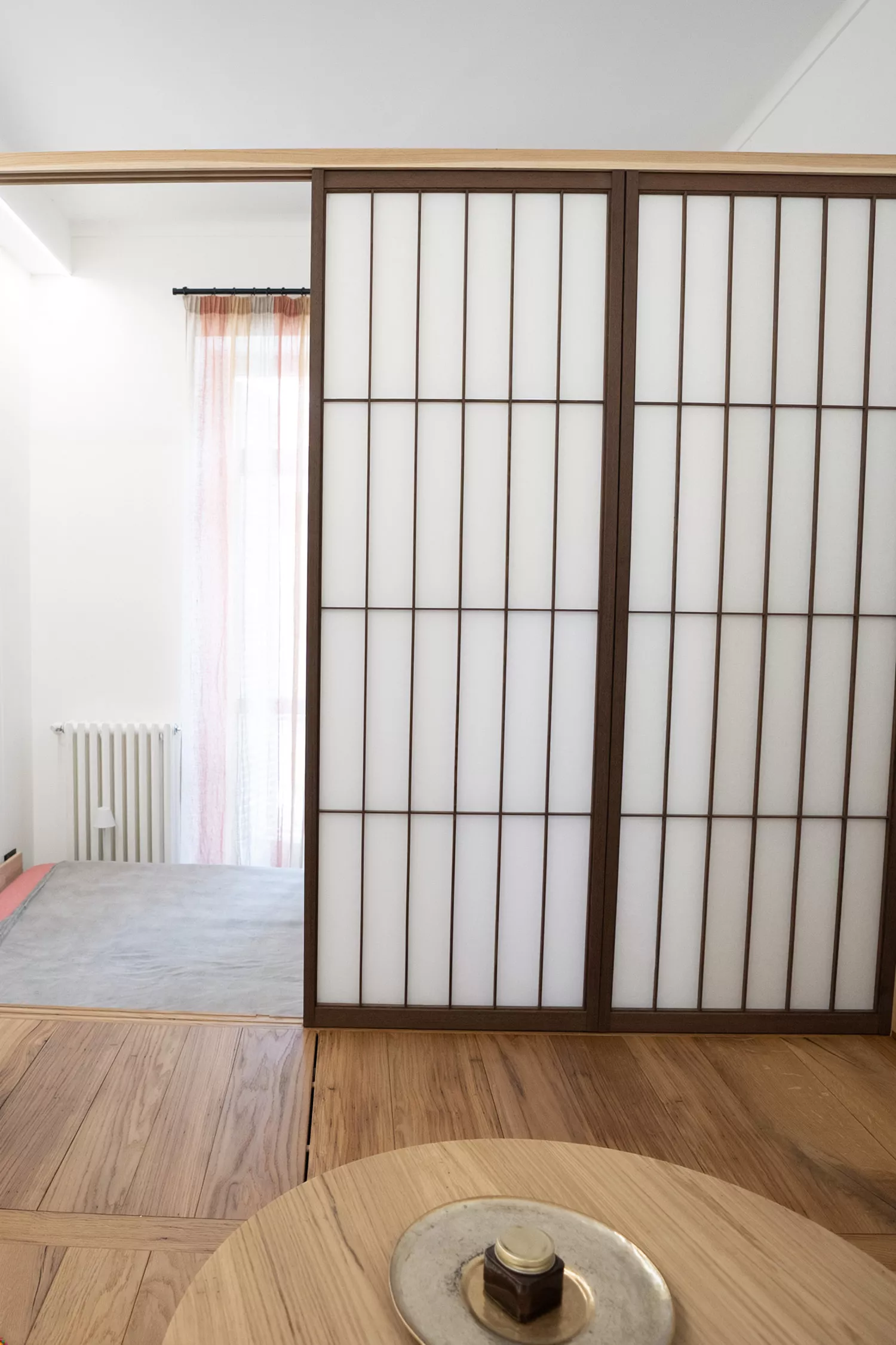 Porte Shoji in carta washi con apertura laterale destra verso la zona notte