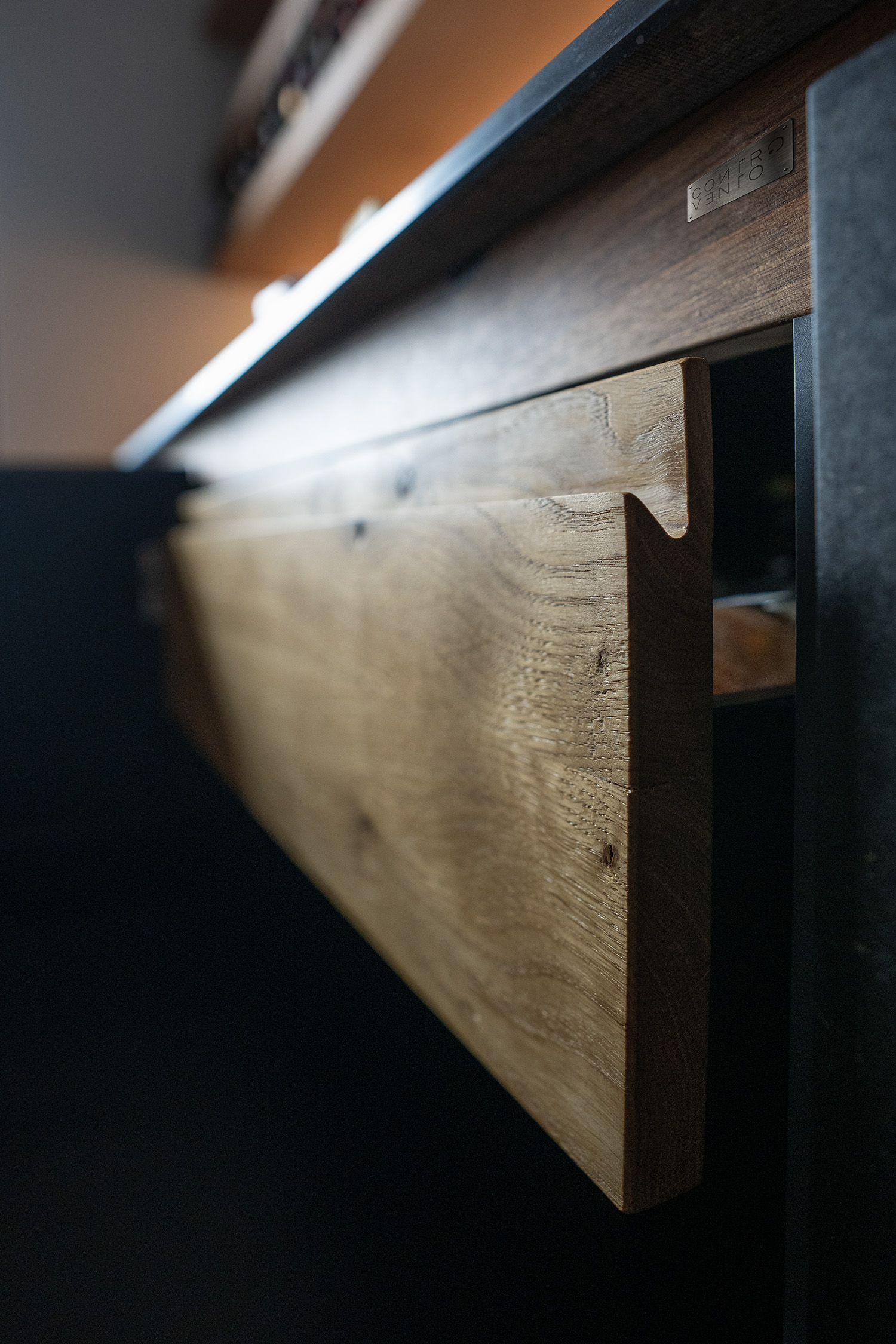 Dettaglio del cassetto interno in rovere